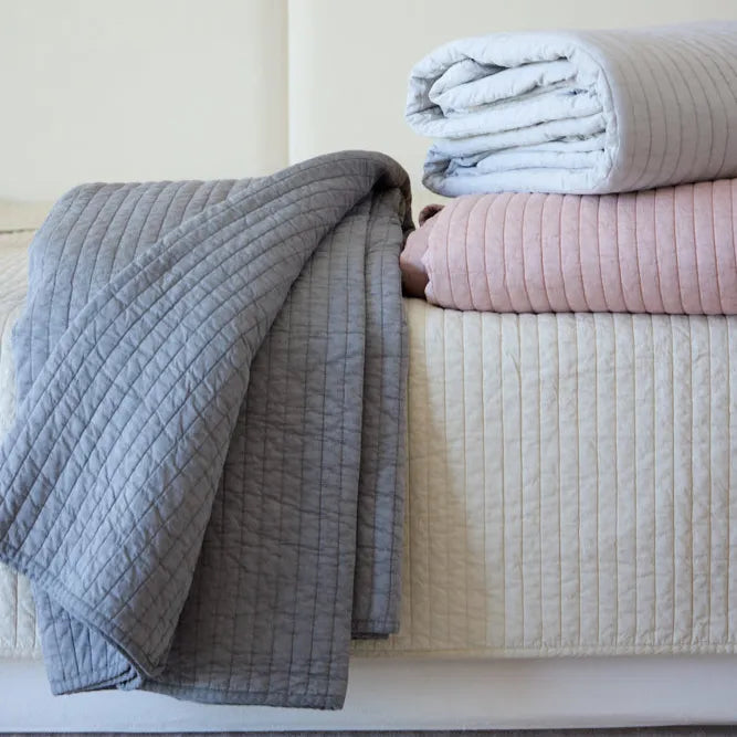 Mantas de cores diversas da Voucler