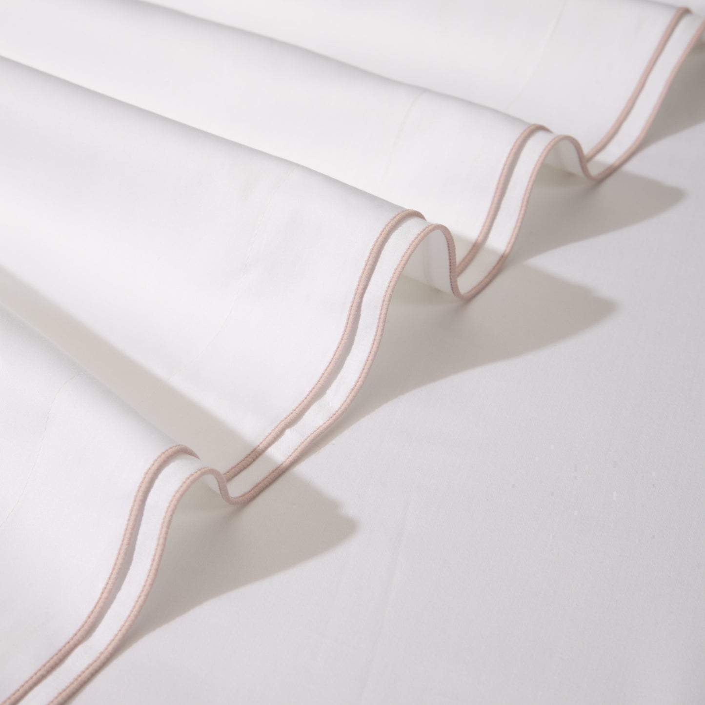 JUEGO DE SÁBANAS BLISS SATÉN BORDADO ROSA