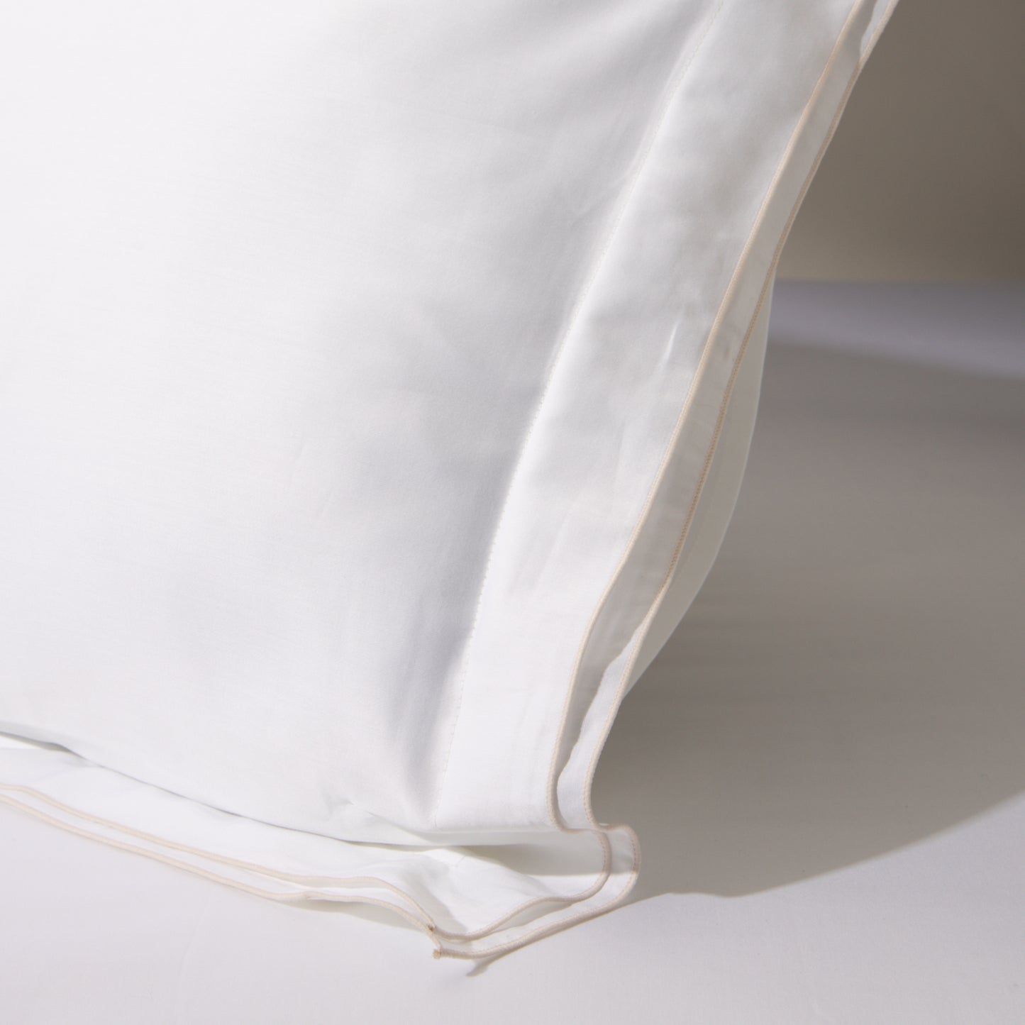 JUEGO DE SÁBANAS BLISS SATÉN BORDADO BEIGE