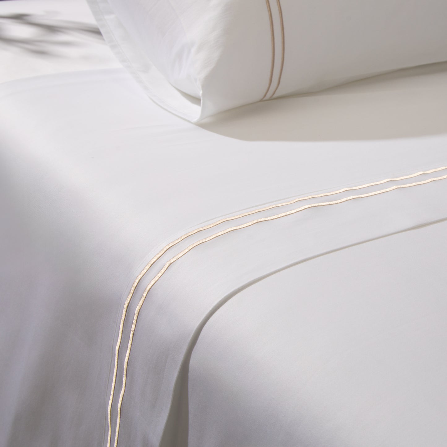 BUNDLE ESSENCE SATEEN GOLD EMBROIDERY