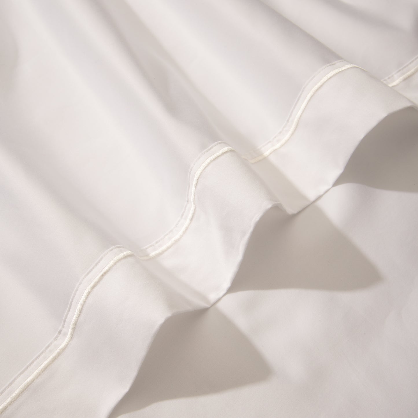 JUEGO DE SÁBANAS HEAVEN SATÉN RIBETE BLANCO