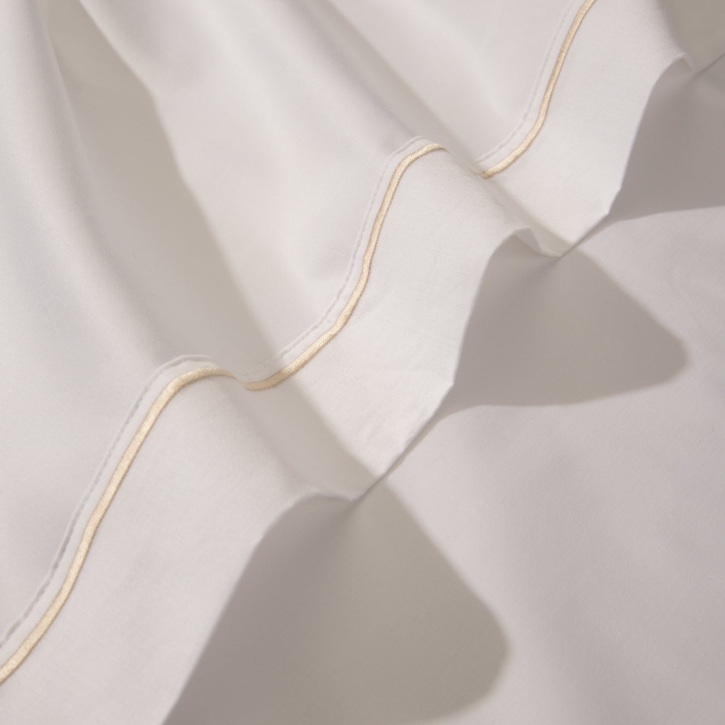 JUEGO DE SÁBANAS HEAVEN SATÉN RIBETE BEIGE 