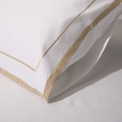 JUEGO DE SÁBANAS HEAVEN SATÉN RIBETE BEIGE 