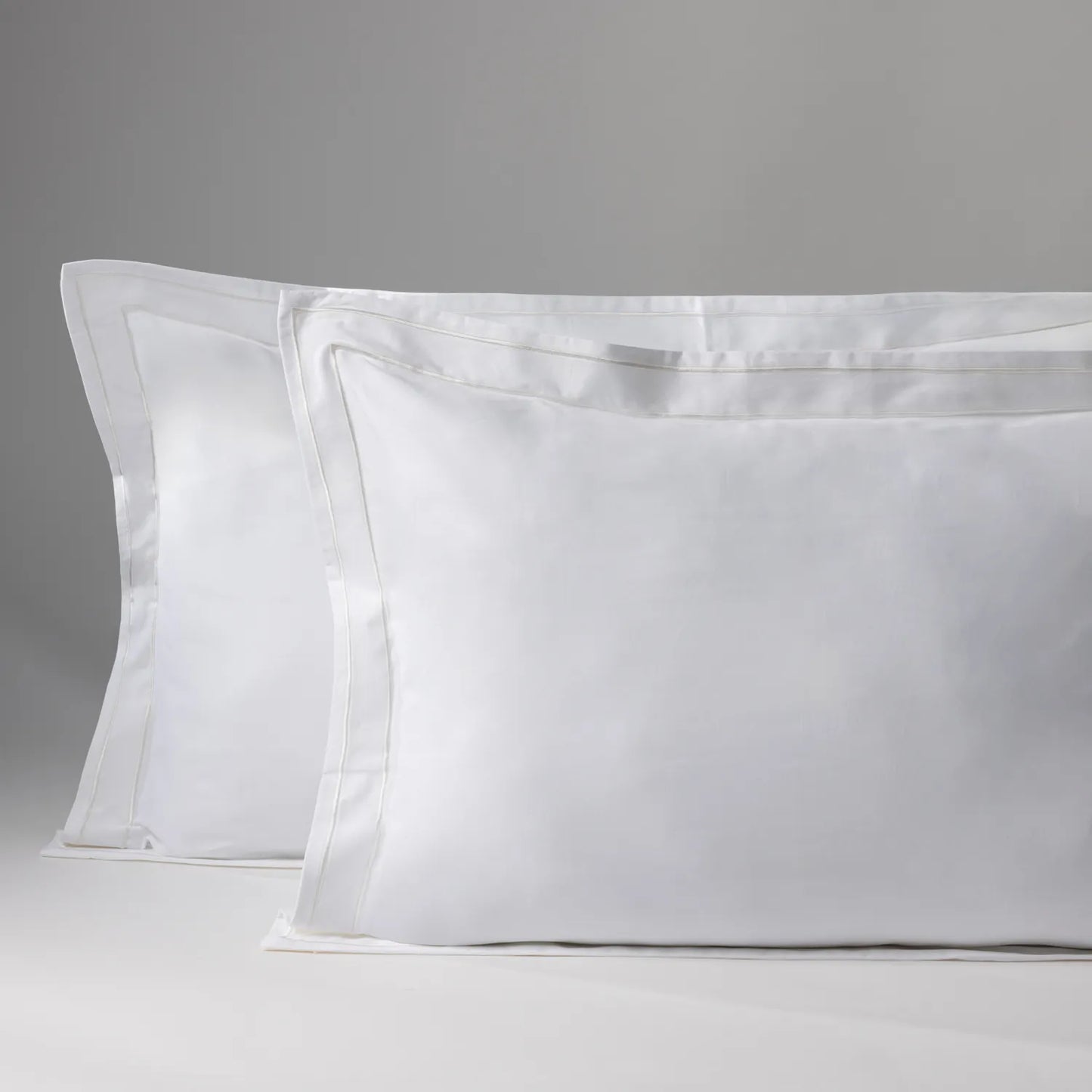 Capa de travesseiro na cor branca