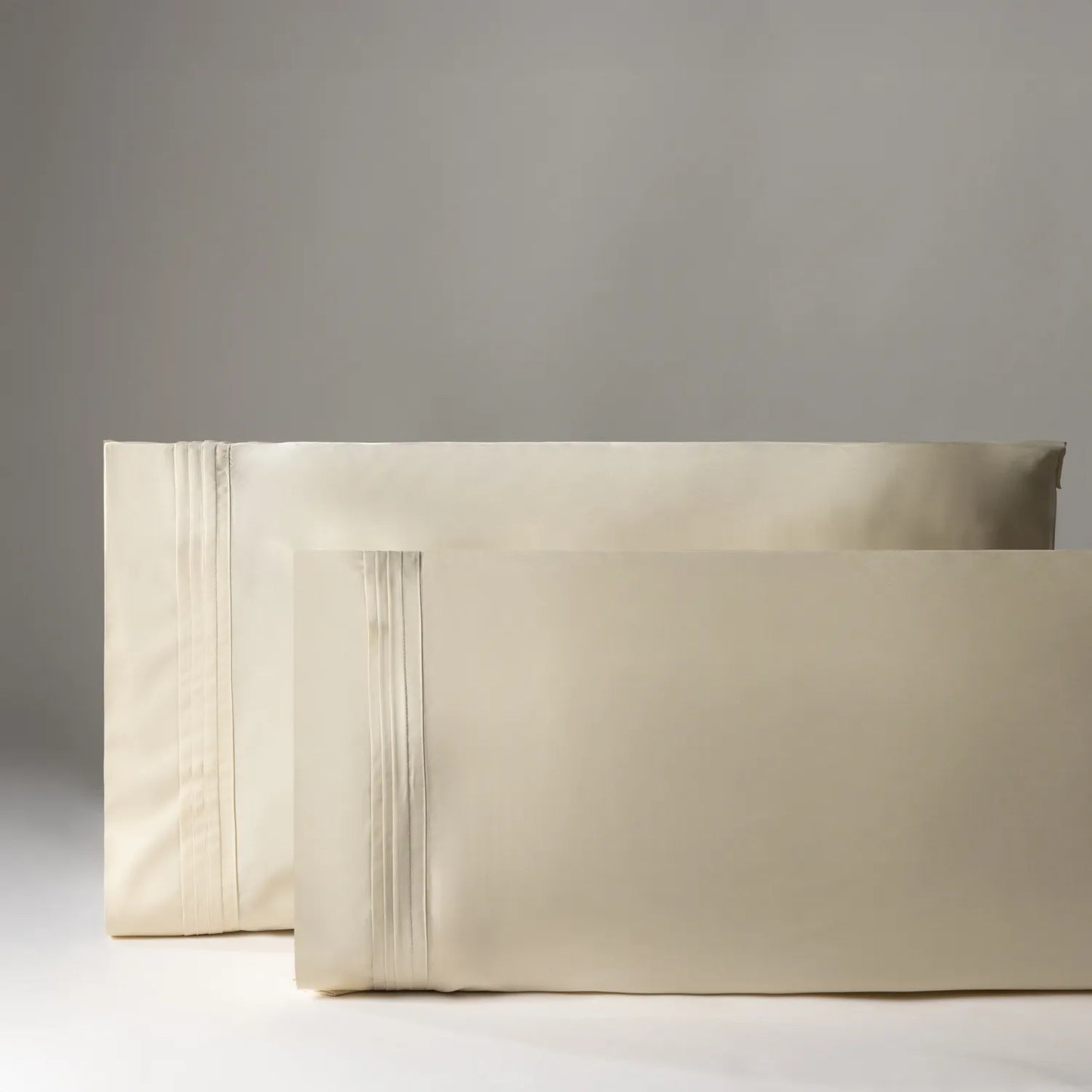 Capa de travesseiro na cor neutra