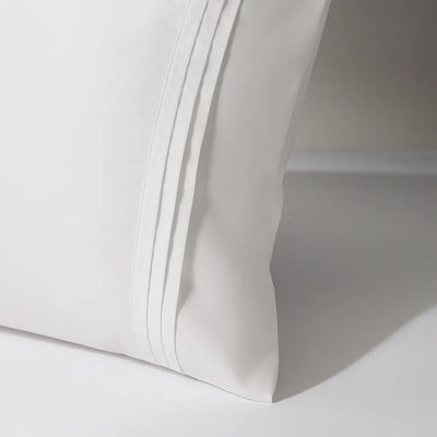 Capa de travesseiro na cor branca