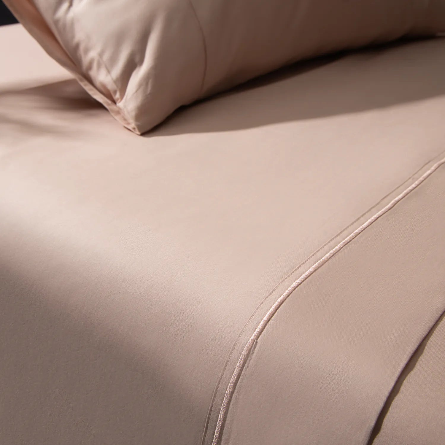 Lençol de cama na cor salmão da Voucler