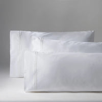 Capa de travesseiro na cor branca