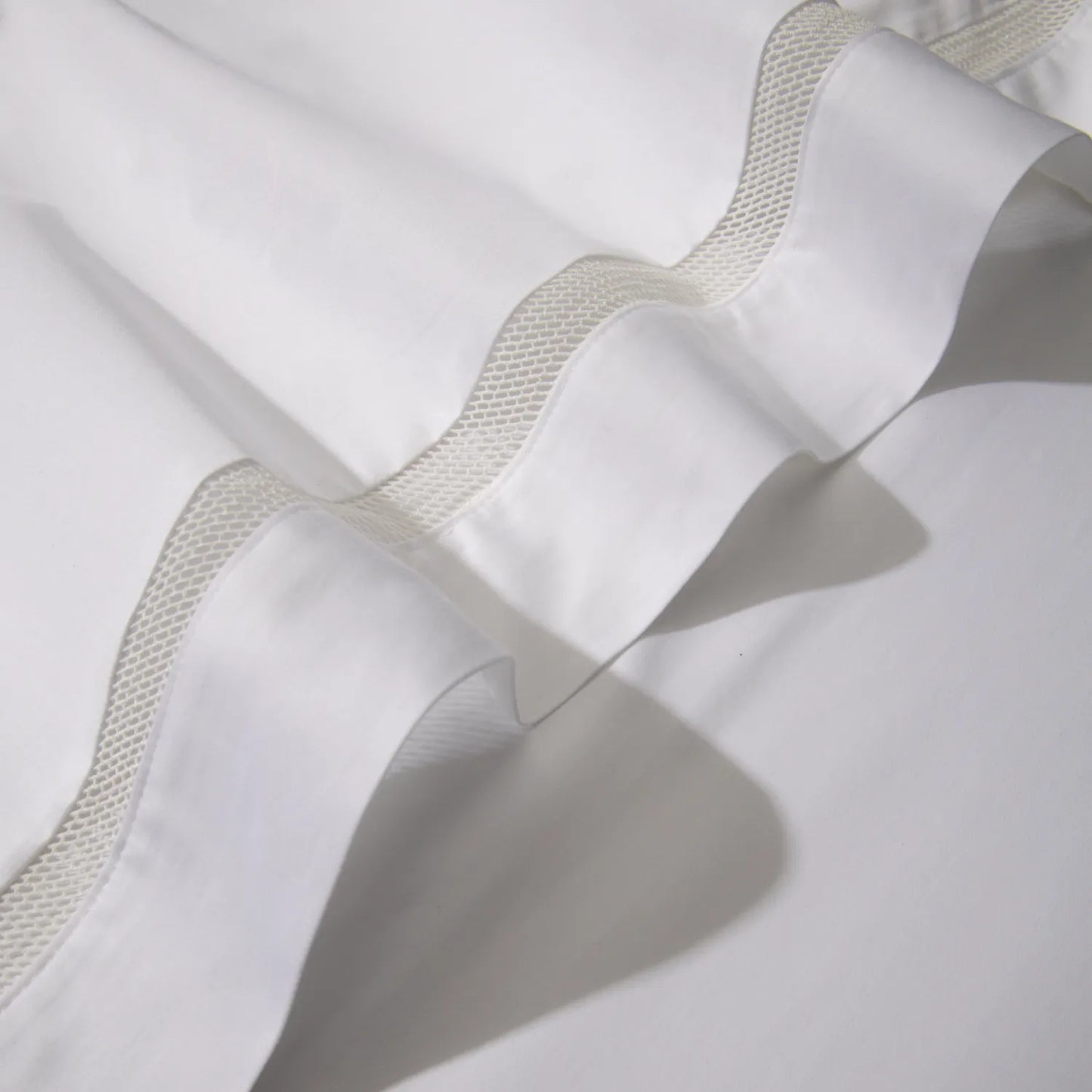 Lençol de cama na cor branca da Voucler