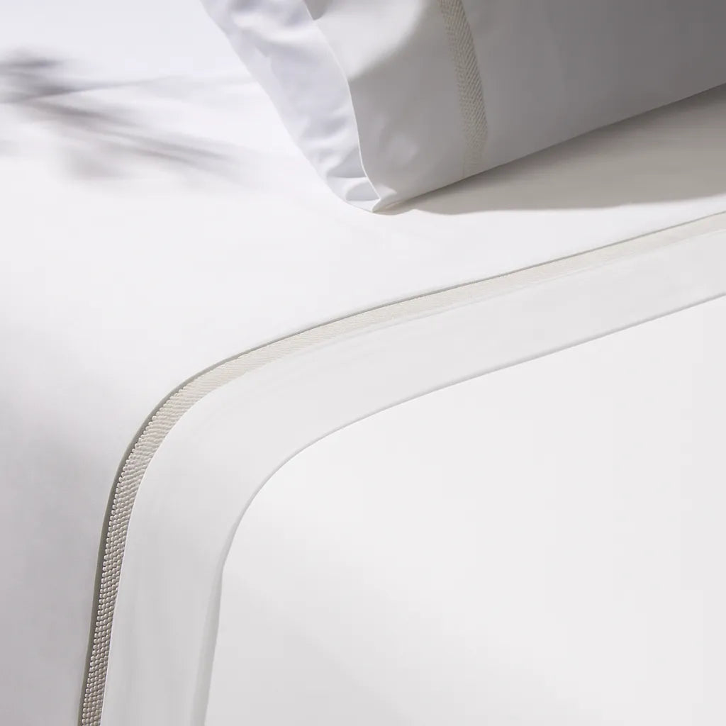 Lençol de cama na cor branca da Voucler