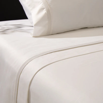 Conjunto de cama na cor branca