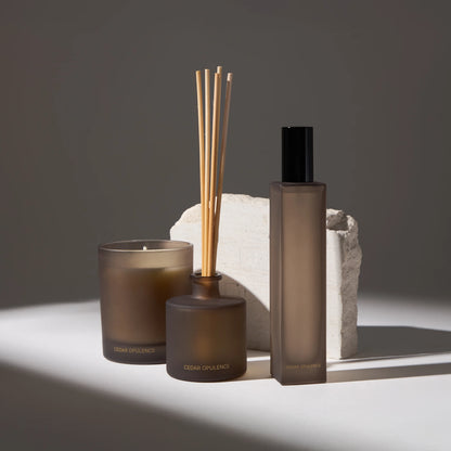 A set of aromatic products with a candle, diffuser and Voucler spray, in a minimalist and elegant setting for home decoration.