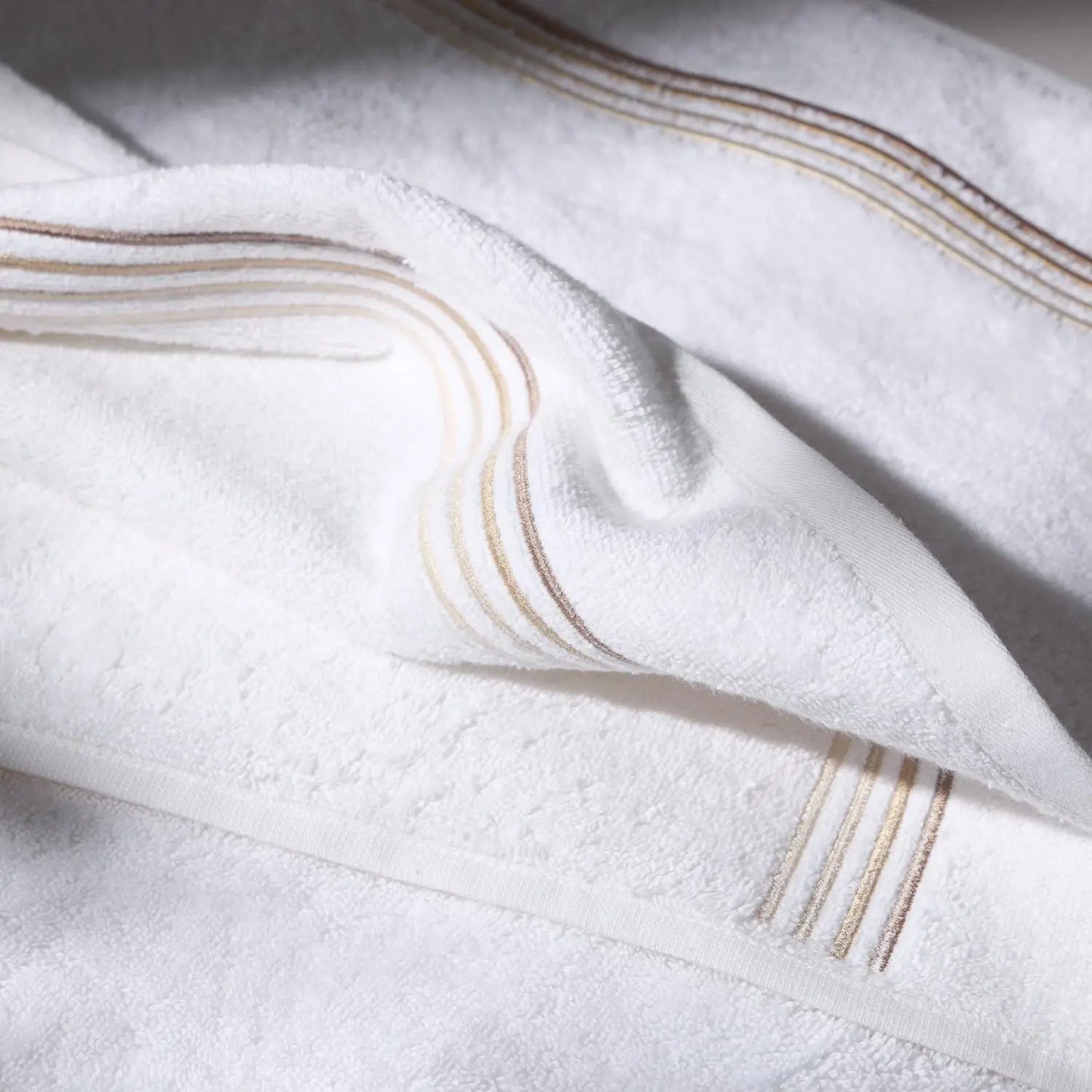 Detailed image of a beige towel, conveying a feeling of cleanliness and hygiene care.