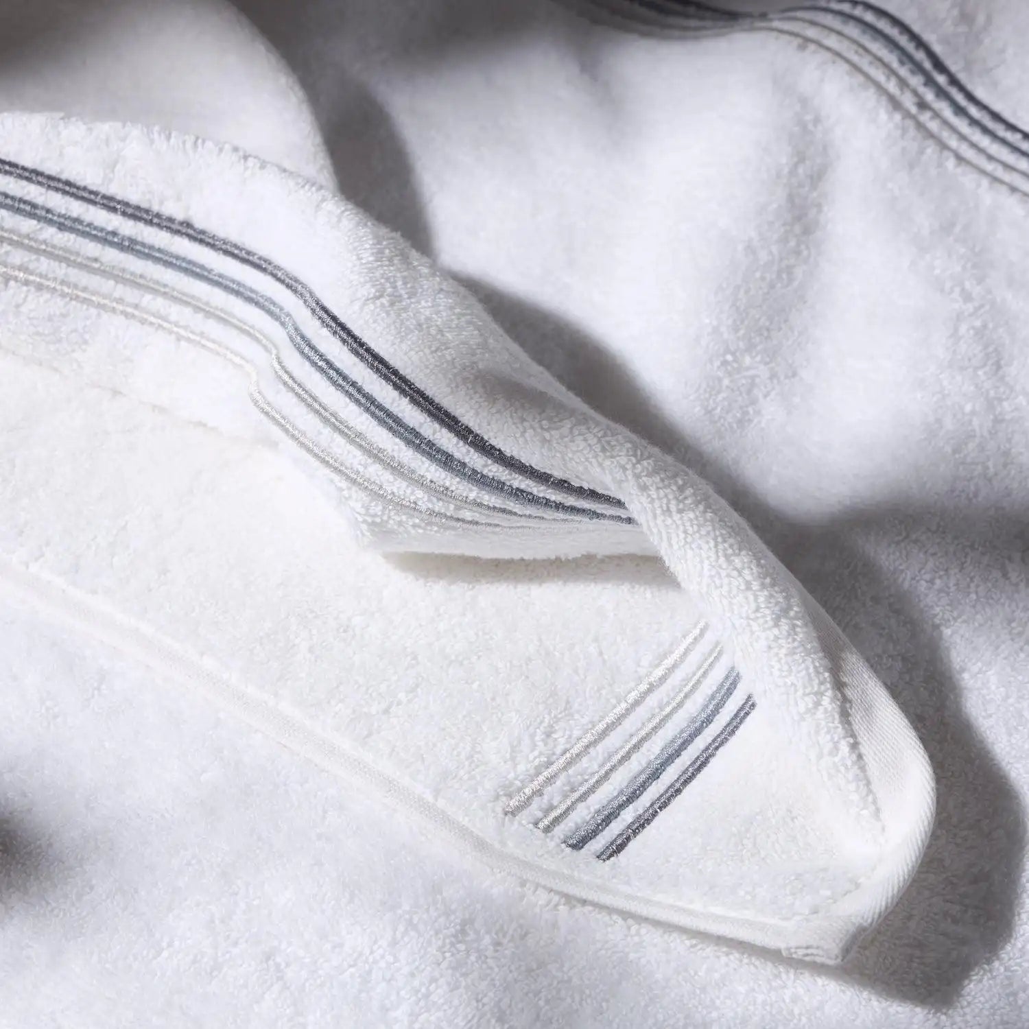 Detailed image of a gray towel, conveying a feeling of cleanliness and hygiene care.