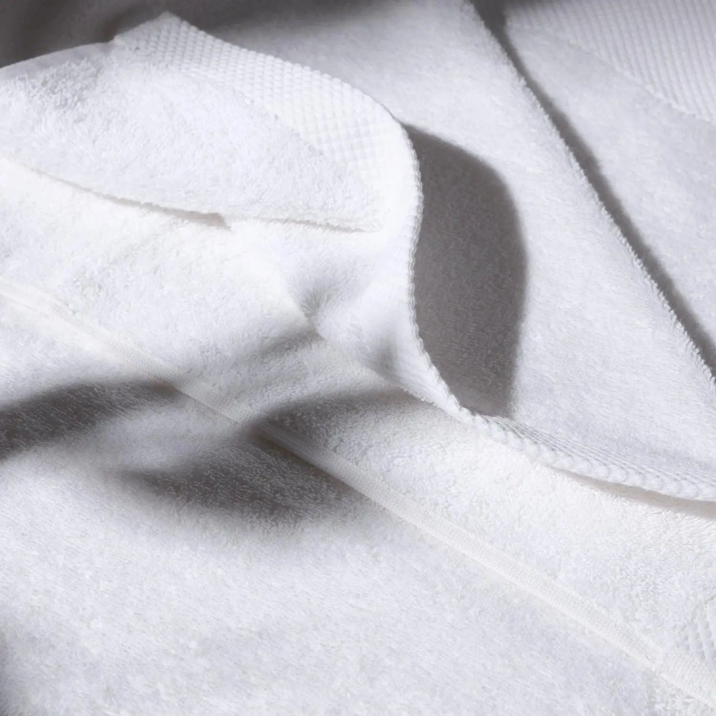 Detailed image of a white towel, conveying a feeling of cleanliness and hygiene care.